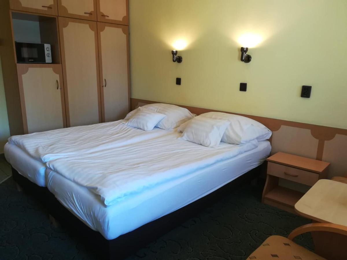 Hoforras Hotel ยูลา ภายนอก รูปภาพ